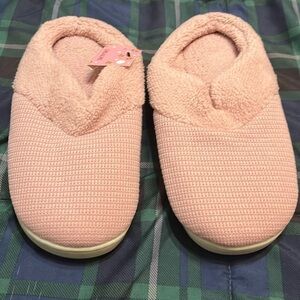 NWT Slippers House Slippers Indoor Outdoor  slip on dusty rose